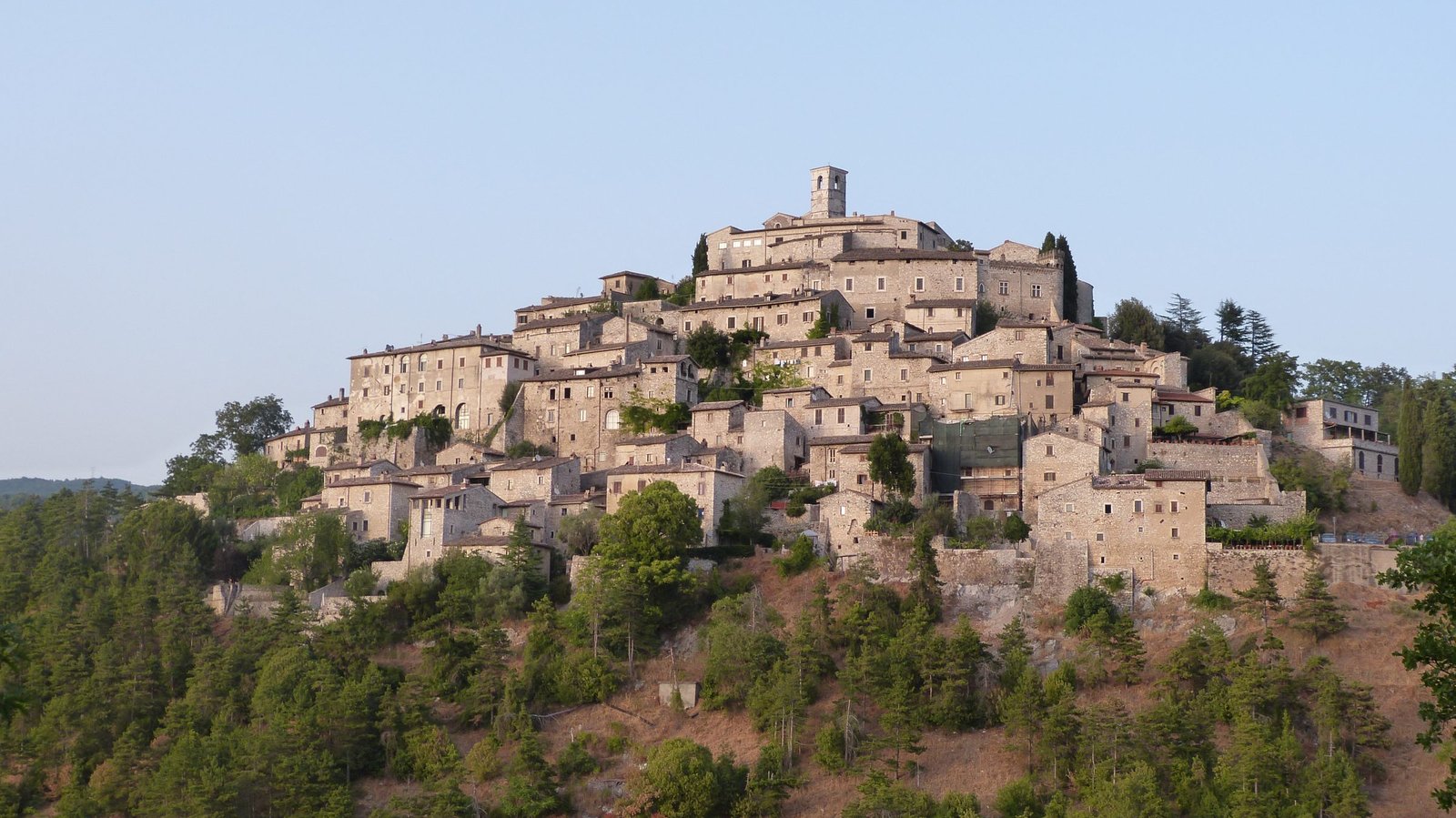 The hilltop village of Labro, its stone houses stacked up to a tower on the summit