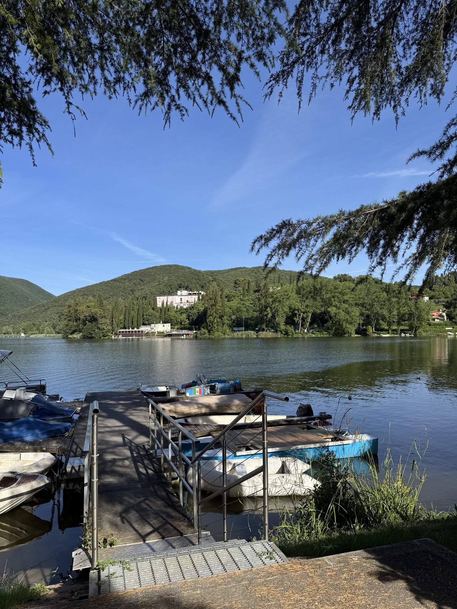 A jetty and moored boats on the shore of Lake Piediluco