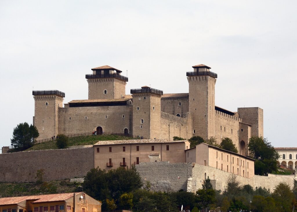 La Rocca Albornoziana sulla cima del colle sopra Spoleto