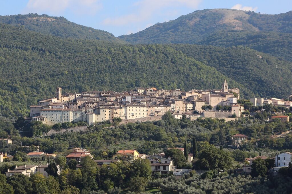 Veduta panoramica del borgo collinare di Stroncone