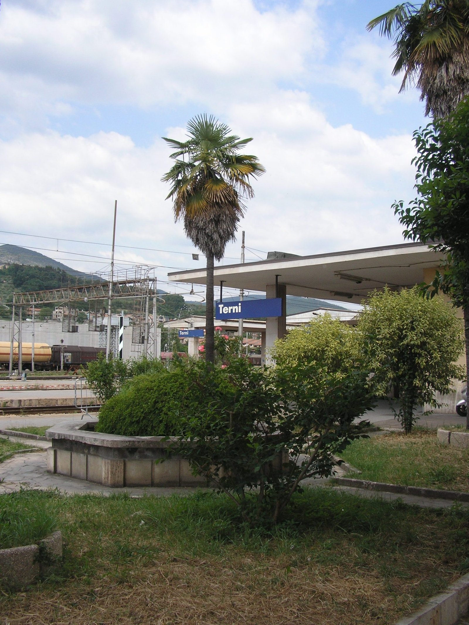 The platform canopy at Terni railway station with the station name sign