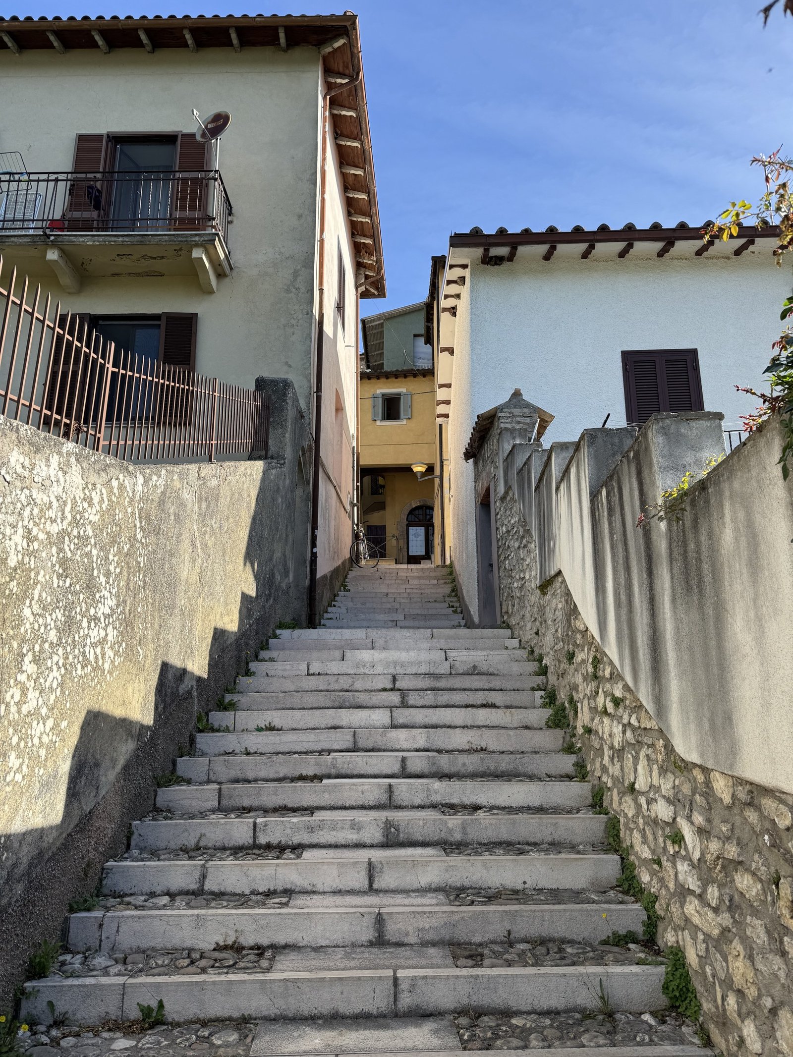A quiet lane in a Valnerina hill village